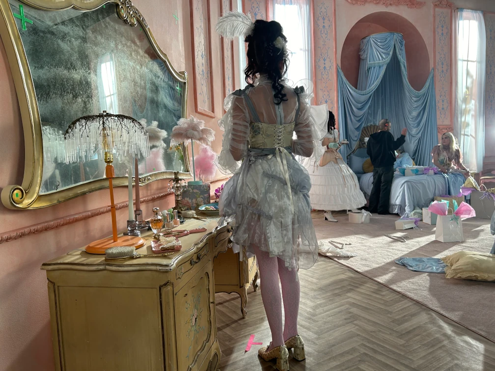 pinteresbts-1 Rococo-style set